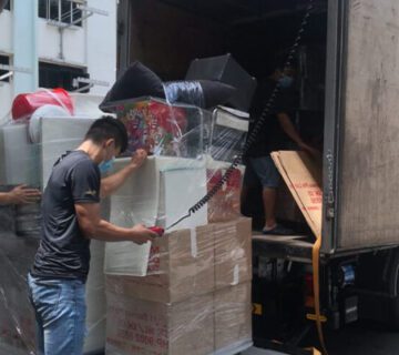 چیدمان وسایل در کامیون حمل - قیمت حمل اثاثیه منزل در اصفهان