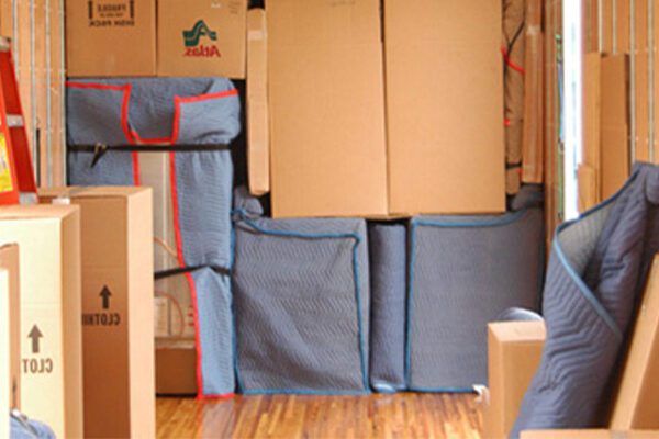 چیدمان درون کامیون - حمل و نقل اثاثیه منزل در اصفهان